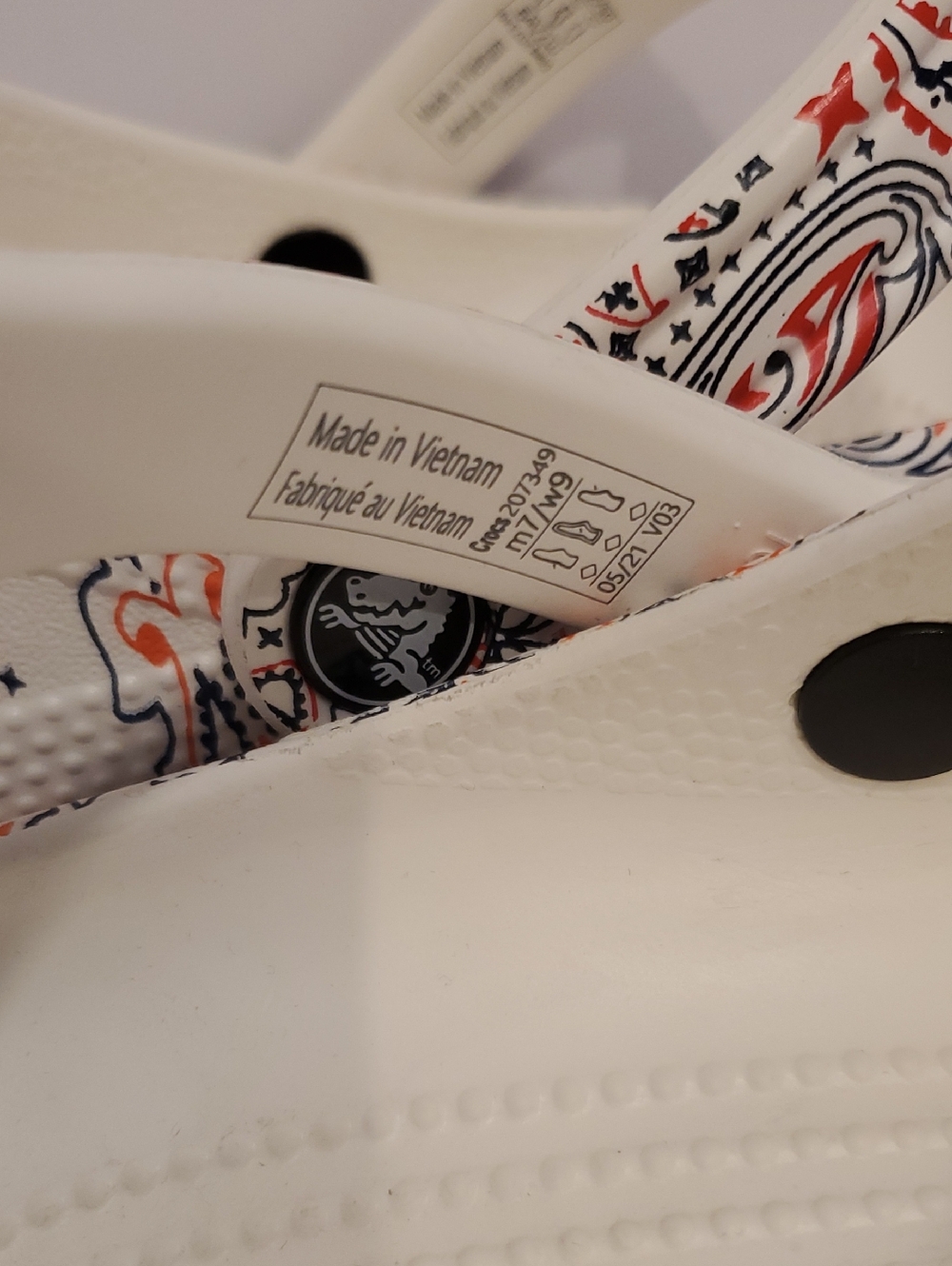 Crocs Classic Clog Graphic White Americana Paisley Print Size 9 - Picture 8 of 12
